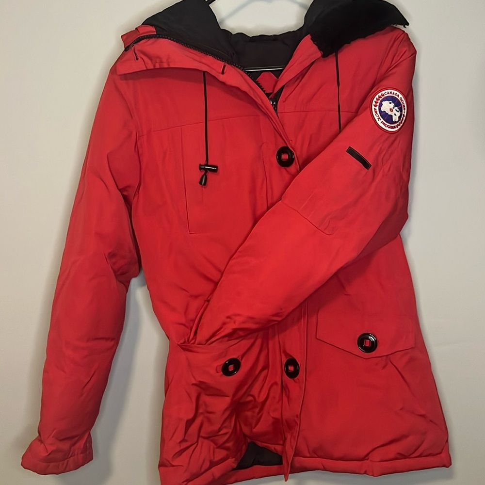 Canada goose coat women’s size small